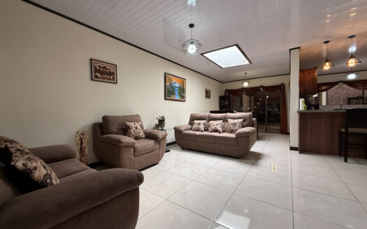 Casa de una Planta, con Hermosos Acabados, en Residencial Seguro, en Llorente de Tibás COD 136508