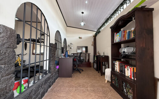 Casa de una Planta, con Hermosos Acabados, en Residencial Seguro, en Llorente de Tibás COD 136508