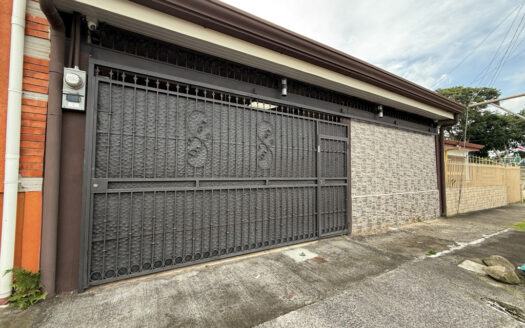 Casa de una Planta, con Hermosos Acabados, en Residencial Seguro, en Llorente de Tibás COD 136508