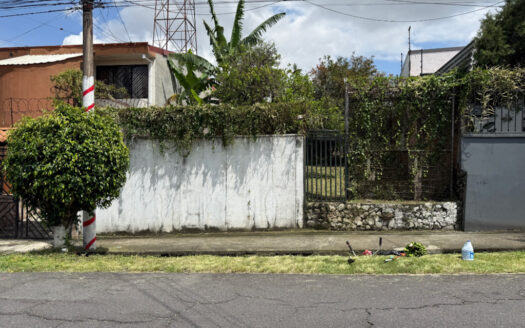 Lote Plano de 185.75 m2, en Residencial, Cerca del Centro Comercial de Guadalupe, Goicoechea COD 138021