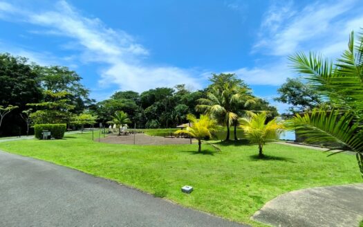 PREVENTA: TOWNHOUSES frente al lago en exclusivo proyecto desde $289,000.00 a minutos del mar en Playa Hermosa 🌊Cod. 137977