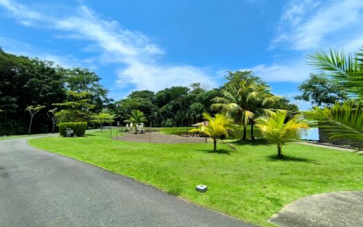 PREVENTA: TOWNHOUSES frente al lago en exclusivo proyecto desde $289,000.00 a minutos del mar en Playa Hermosa 🌊Cod. 137977