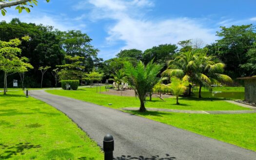 PREVENTA: TOWNHOUSES frente al lago en exclusivo proyecto desde $289,000.00 a minutos del mar en Playa Hermosa 🌊Cod. 137977