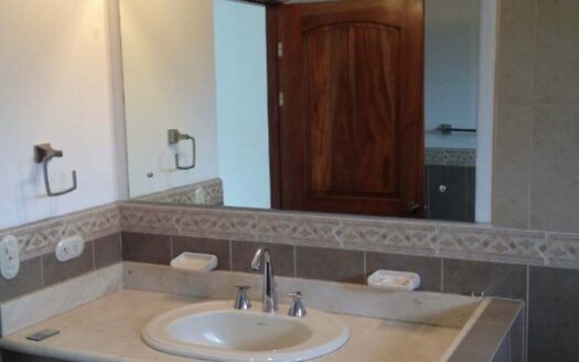 🏡 Casa en Alquiler en Santa Ana, Condominio Hacienda del Sol, con Amplios Espacios. Cod. 136887