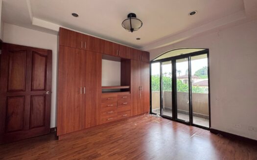 La Unión: Espectacular Casa en Condominio Santa Lucía con 546 Metros de Lote. Haga su Oferta! #138744