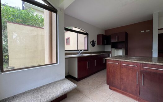 La Unión: Espectacular Casa en Condominio Santa Lucía con 546 Metros de Lote. Haga su Oferta! #138744