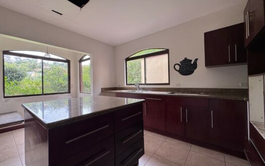 La Unión: Espectacular Casa en Condominio Santa Lucía con 546 Metros de Lote. Haga su Oferta! #138744