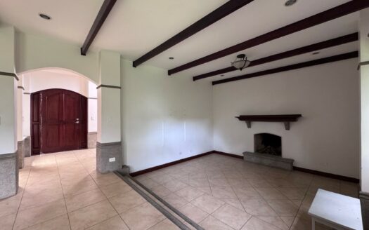 La Unión: Espectacular Casa en Condominio Santa Lucía con 546 Metros de Lote. Haga su Oferta! #138744