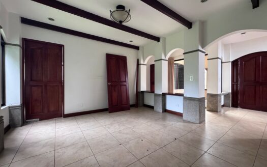 La Unión: Espectacular Casa en Condominio Santa Lucía con 546 Metros de Lote. Haga su Oferta! #138744