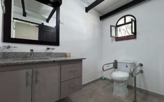 Pinares de Curridabat: Casa Independiente de Una Planta en Venta con 450 Metros de Lote. #138929