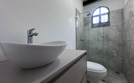 Pinares de Curridabat: Casa Independiente de Una Planta en Venta con 450 Metros de Lote. #138929