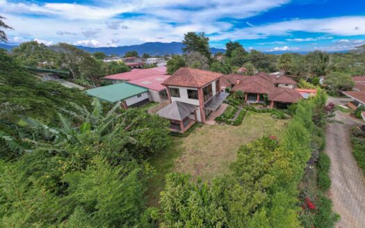 🏡 Casa en Venta en Montes de Oca, San Rafael – Amplia, con Departamento Independiente y Gran Jardín cod.138768