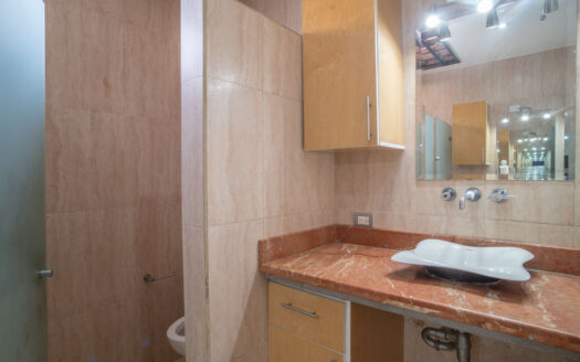 REMATE BANCARIO!!! Casa en Residencial Manantiales (Asunción de Belén)(Lote: 1930 m2 / Const: 1008 m2) 6 hab, 5 1/2 baños, piscina, jardín enorme. Cod. 138627