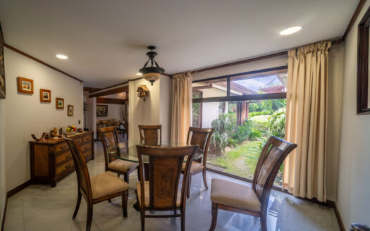 🏡 Casa en Venta en Montes de Oca, San Rafael – Amplia, con Departamento Independiente y Gran Jardín cod.138768