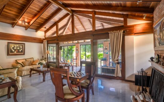 🏡 Casa en Venta en Montes de Oca, San Rafael – Amplia, con Departamento Independiente y Gran Jardín cod.138768