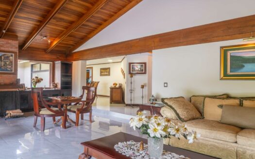 🏡 Casa en Venta en Montes de Oca, San Rafael – Amplia, con Departamento Independiente y Gran Jardín cod.138768