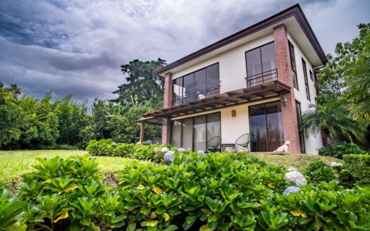 🏡 Casa en Venta en Montes de Oca, San Rafael – Amplia, con Departamento Independiente y Gran Jardín cod.138768