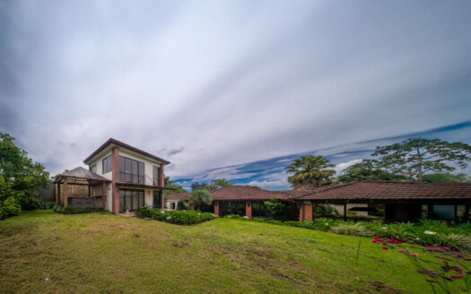 🏡 Casa en Venta en Montes de Oca, San Rafael – Amplia, con Departamento Independiente y Gran Jardín cod.138768