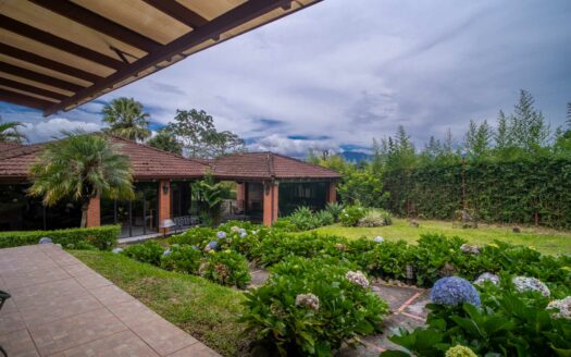 🏡 Casa en Venta en Montes de Oca, San Rafael – Amplia, con Departamento Independiente y Gran Jardín cod.138768