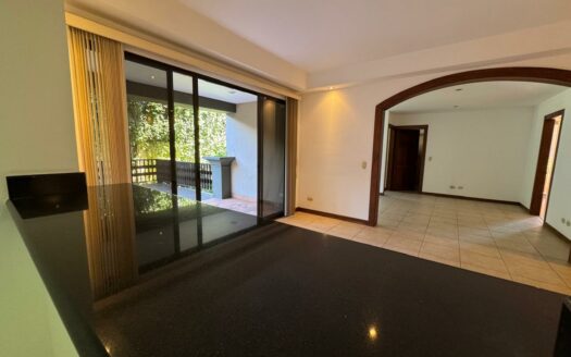 El Apartamento que busca lo tenemos Aquí en Escazú!!! Amplio, cerca de Centros Comerciales a un precio de Oportunidad. Cód 138465