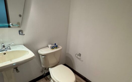 El Apartamento que busca lo tenemos Aquí en Escazú!!! Amplio, cerca de Centros Comerciales a un precio de Oportunidad. Cód 138465