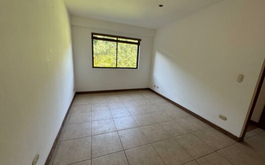 El Apartamento que busca lo tenemos Aquí en Escazú!!! Amplio, cerca de Centros Comerciales a un precio de Oportunidad. Cód 138465