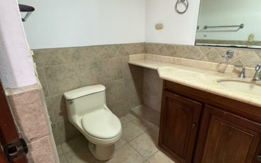 El Apartamento que busca lo tenemos Aquí en Escazú!!! Amplio, cerca de Centros Comerciales a un precio de Oportunidad. Cód 138465