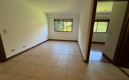 El Apartamento que busca lo tenemos Aquí en Escazú!!! Amplio, cerca de Centros Comerciales a un precio de Oportunidad. Cód 138465