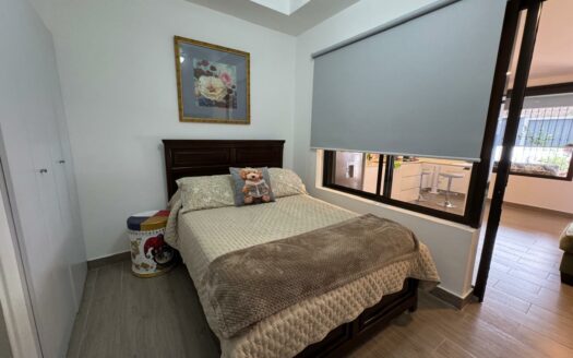 Preciosa y amplia Casa con apartamento independiente en Escazú a solo 800 m de Multiplaza Cód 138556