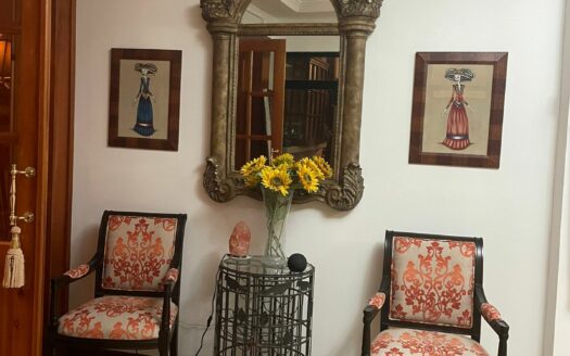 Preciosa y amplia Casa con apartamento independiente en Escazú a solo 800 m de Multiplaza Cód 138556