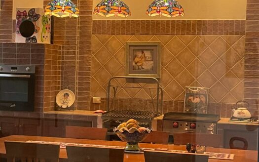 Preciosa y amplia Casa con apartamento independiente en Escazú a solo 800 m de Multiplaza Cód 138556