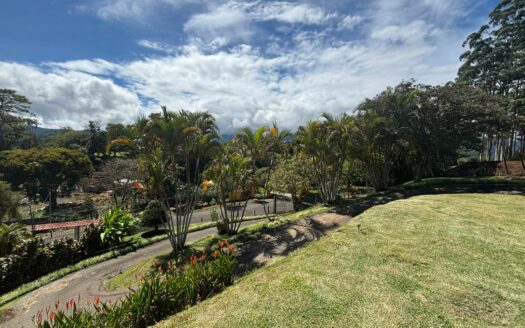 Casa en Venta en Paraíso, Cartago – Lote 1.700 m² y Vista al Valle de Orosi Cod. 138216