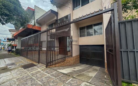 🏡 Casa con 5 Apartamentos en Venta en San Pedro, Ideal para Vivir y Generar Ingresos cod.139106