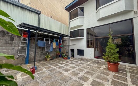 🏡 Casa con 5 Apartamentos en Venta en San Pedro, Ideal para Vivir y Generar Ingresos cod.139106