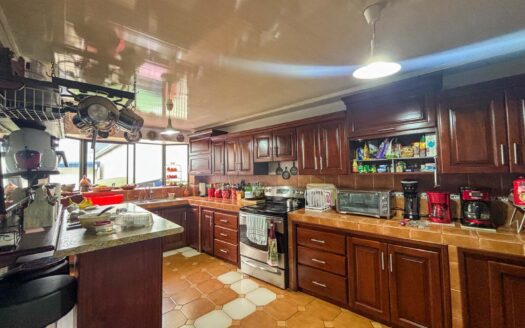 🏡 Casa con 5 Apartamentos en Venta en San Pedro, Ideal para Vivir y Generar Ingresos cod.139106