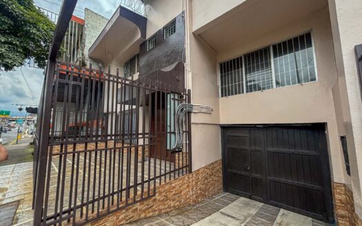 🏡 Casa con 5 Apartamentos en Venta en San Pedro, Ideal para Vivir y Generar Ingresos cod.139106