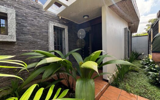 🏡 Venta de Casa en 1 Planta – Uso de Suelo Mixto – Montes de Oca, cerca de la UCR cod.139304