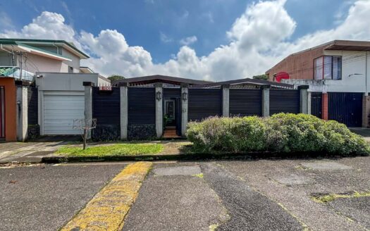 🏡 Venta de Casa en 1 Planta – Uso de Suelo Mixto – Montes de Oca, cerca de la UCR cod.139304