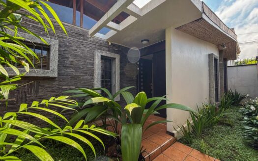 🏡 Venta de Casa en 1 Planta – Uso de Suelo Mixto – Montes de Oca, cerca de la UCR cod.139304