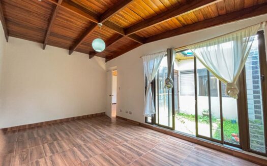 🏡 Venta de Casa en 1 Planta – Uso de Suelo Mixto – Montes de Oca, cerca de la UCR cod.139304