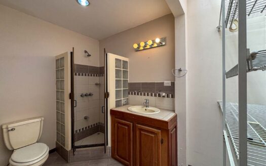 🏡 Venta de Casa en 1 Planta – Uso de Suelo Mixto – Montes de Oca, cerca de la UCR cod.139304