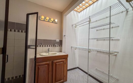 🏡 Venta de Casa en 1 Planta – Uso de Suelo Mixto – Montes de Oca, cerca de la UCR cod.139304