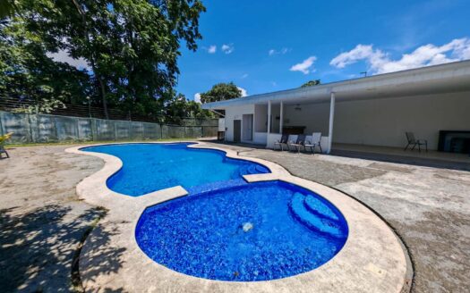 Casa en venta en Sabanilla, con ascensor y amplios espacios en condominio cod.139590