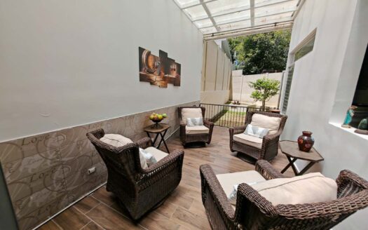 Casa en venta en Sabanilla, con ascensor y amplios espacios en condominio cod.139590