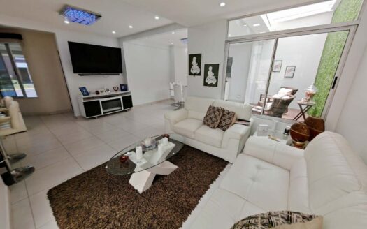 Casa en venta en Sabanilla, con ascensor y amplios espacios en condominio cod.139590