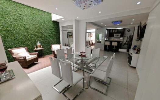 Casa en venta en Sabanilla, con ascensor y amplios espacios en condominio cod.139590