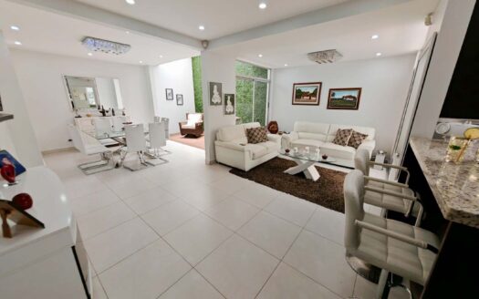 Casa en venta en Sabanilla, con ascensor y amplios espacios en condominio cod.139590