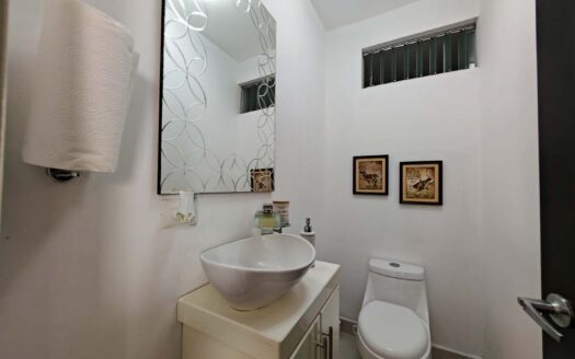 Casa en venta en Sabanilla, con ascensor y amplios espacios en condominio cod.139590