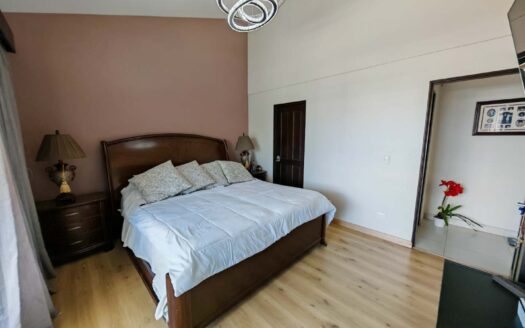 Casa en venta en Sabanilla, con ascensor y amplios espacios en condominio cod.139590