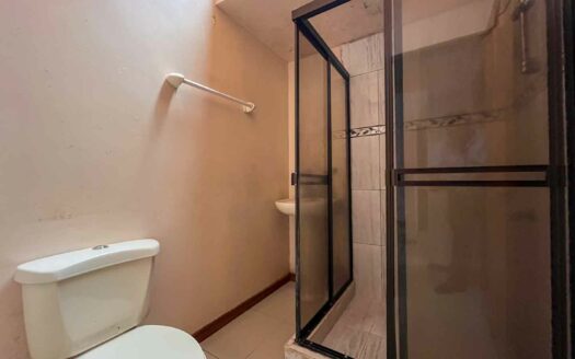 Casa en venta en Lomas de San Antonio, Desamparados, 2 habitaciones – Remate bancario con seguridad 24/7 COD#138386